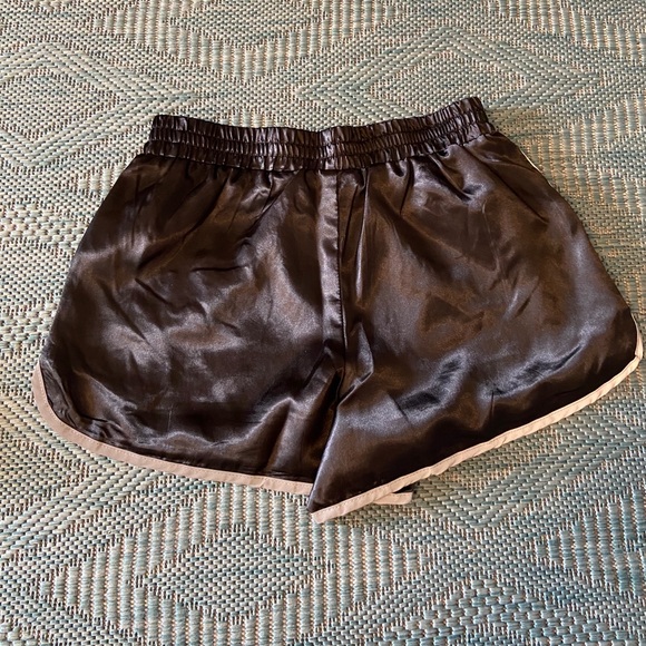 FILA REFLECTIVE RUNNING SHORTS - Picture 3 of 4